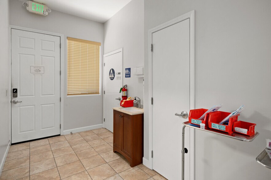 More Photos Of 71-75 N Main St, Templeton Office For Lease