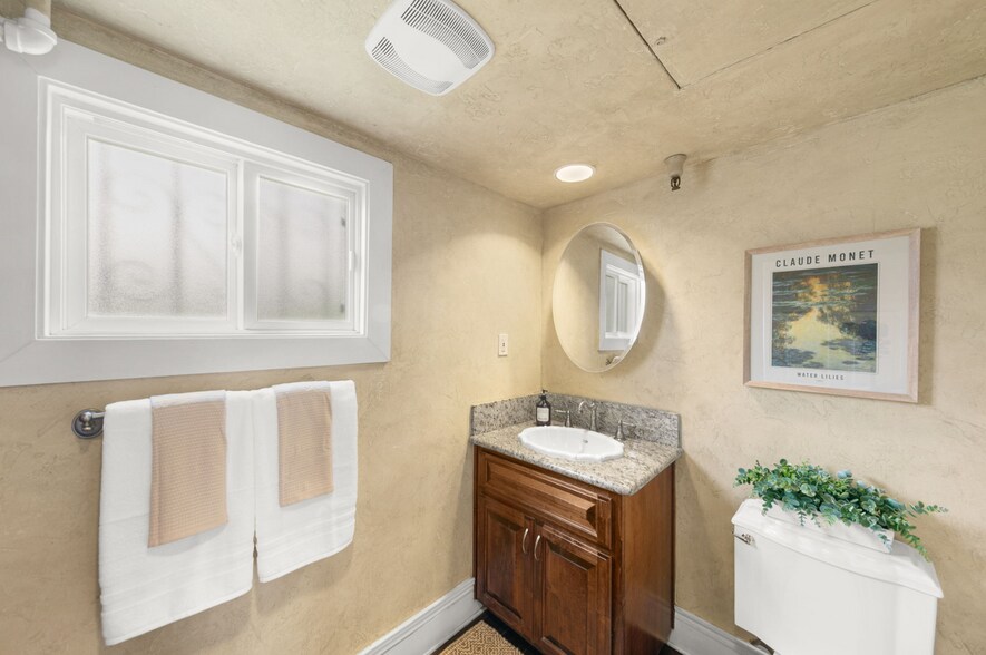More Photos Of 1129 D St, Sacramento Office For Sale