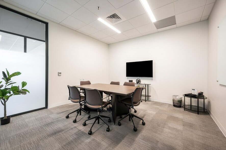 More Photos Of 2801 E Camelback Rd, Phoenix Coworking Space