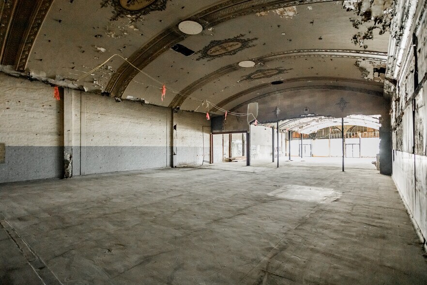 More Photos Of 6532 Woodward Ave, Detroit General Retail For Sale