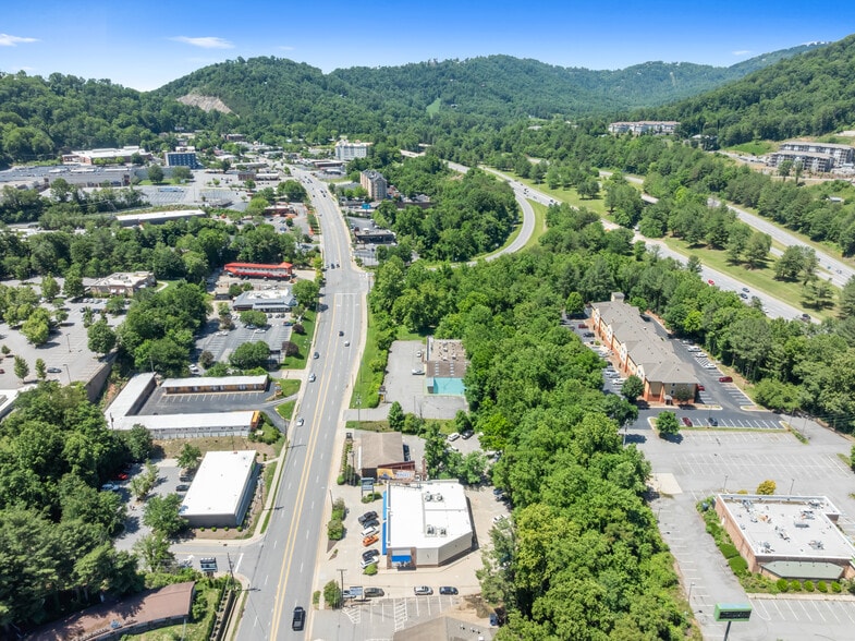 More Photos Of 148 Tunnel Rd, Asheville Storefront For Sale