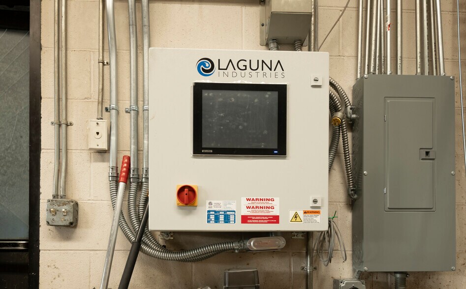 More Photos Of 1201 Cedar St, Helena Carwash For Sale