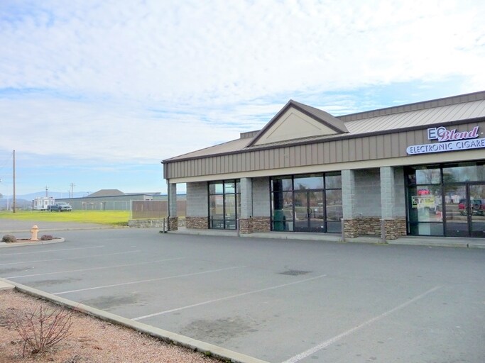 More Photos Of 8336 Highway 62 Hwy, White City Storefront Retail Office For Lease