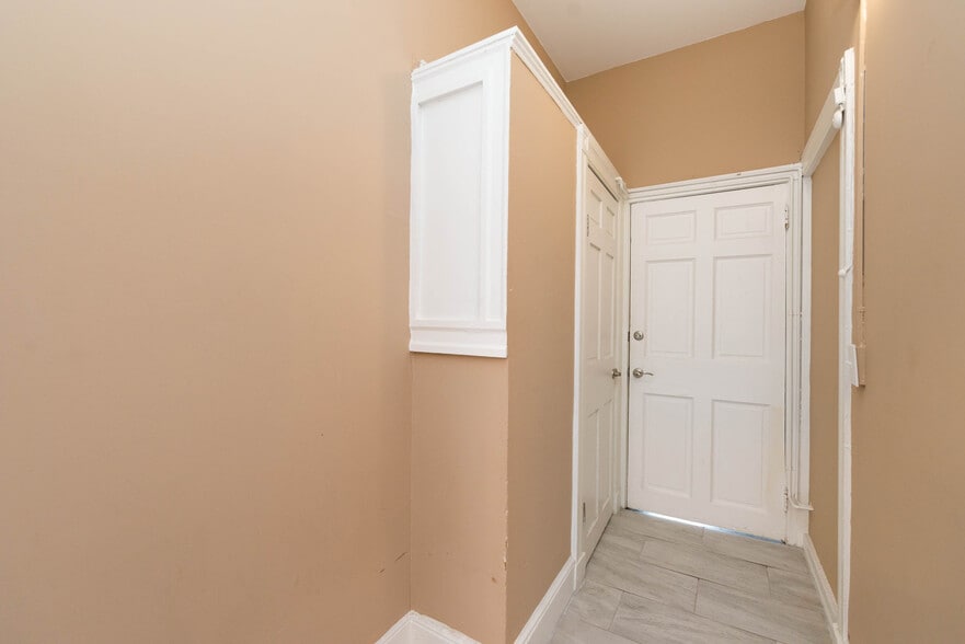 More Photos Of 18 W Franklin St, Baltimore Office Residential For Sale