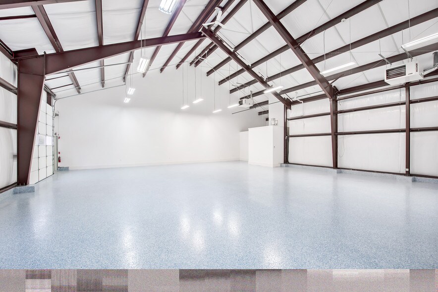 More Photos Of 77 Queens Ln, East Hampton Light Distribution For Lease