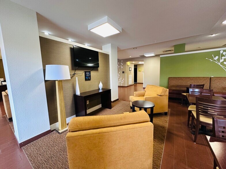 More Photos Of 4450 Rhea County Hwy, Dayton Hotel For Sale