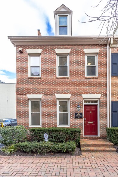 More Photos Of 123 N Henry St, Alexandria Office For Lease