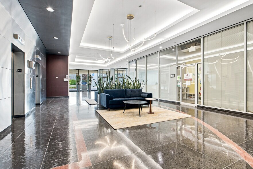 More Photos Of 100 York Blvd, Richmond Hill Medical For Lease