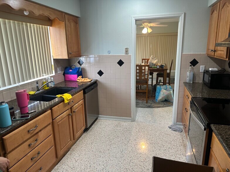 More Photos Of 3111 26th St W, Bradenton Flex For Sale