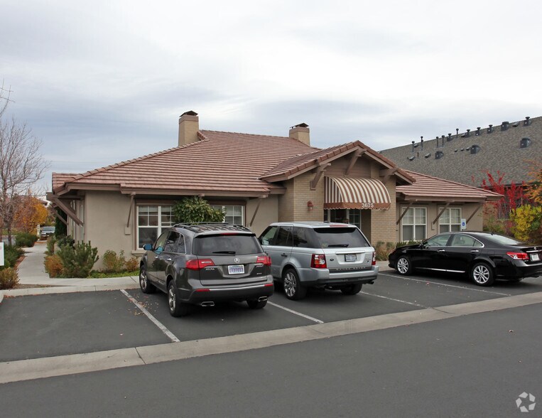 More Photos Of 3675 Lakeside Dr, Reno Office For Lease