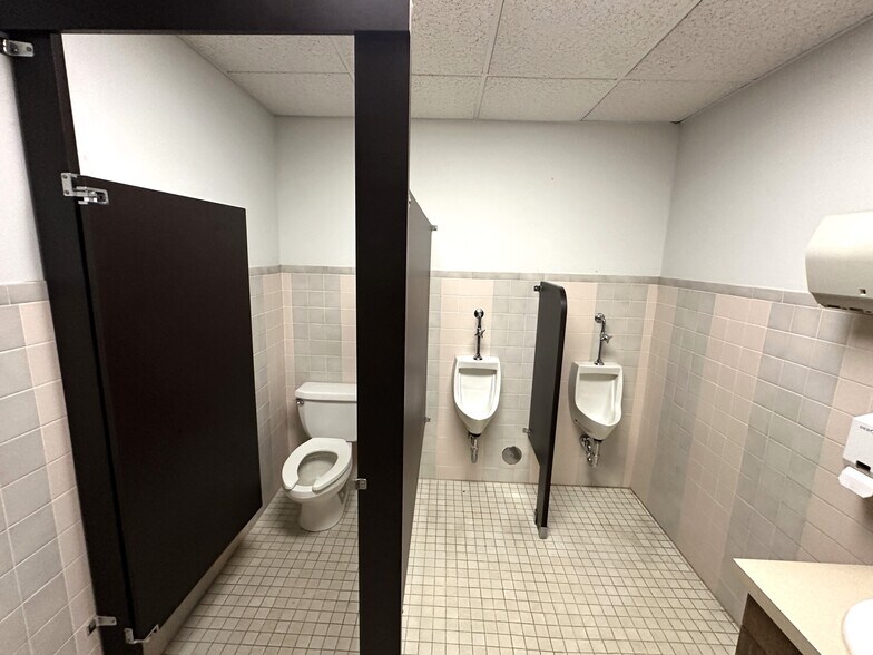 More Photos Of 460-470 Old Frankstown Rd, Monroeville Light Manufacturing For Lease