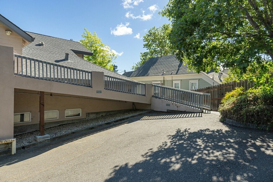 More Photos Of 7300 Healdsburg Ave, Sebastopol Office For Lease
