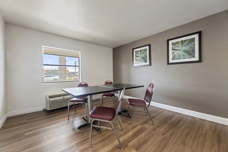 More Photos Of 108 FM 1821, Mineral Wells Hotel For Sale