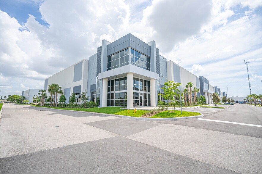 More Photos Of 1620 NW 215th St, Miami Gardens Unknown For Lease