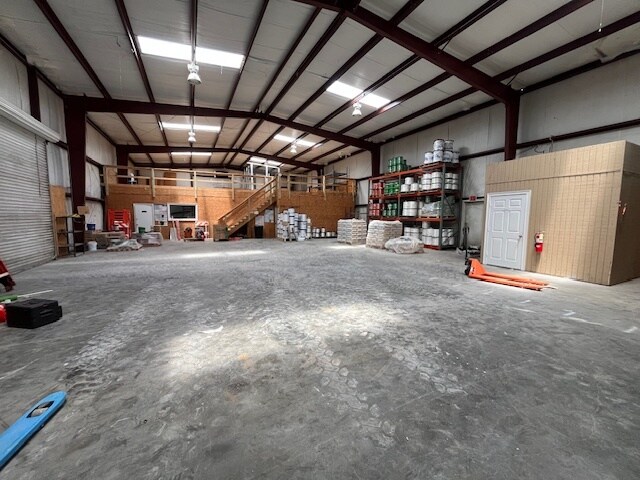 More Photos Of 107 Industrial Ct, Freeport Industrial For Sale