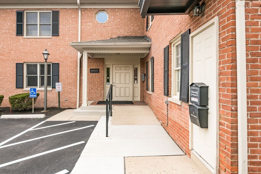 More Photos Of 261 W Johnstown Rd, Columbus Coworking Space