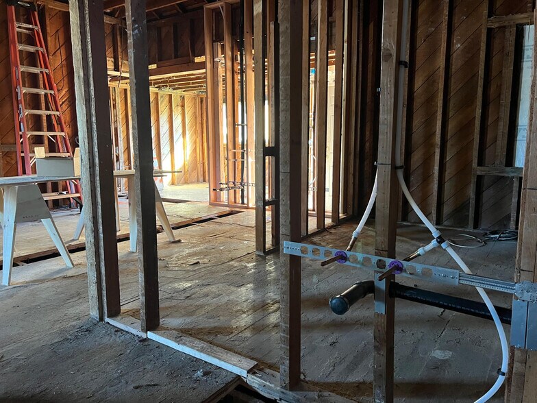 More Photos Of 39342 Pleasant St, Sandy Office Residential For Lease