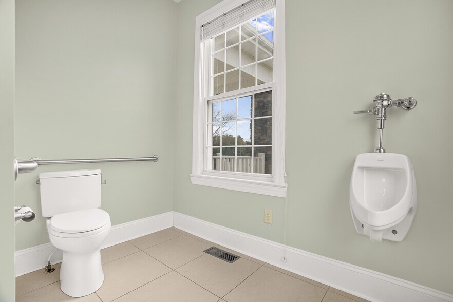 More Photos Of 6245 University Park Dr, Radford Office Residential For Sale