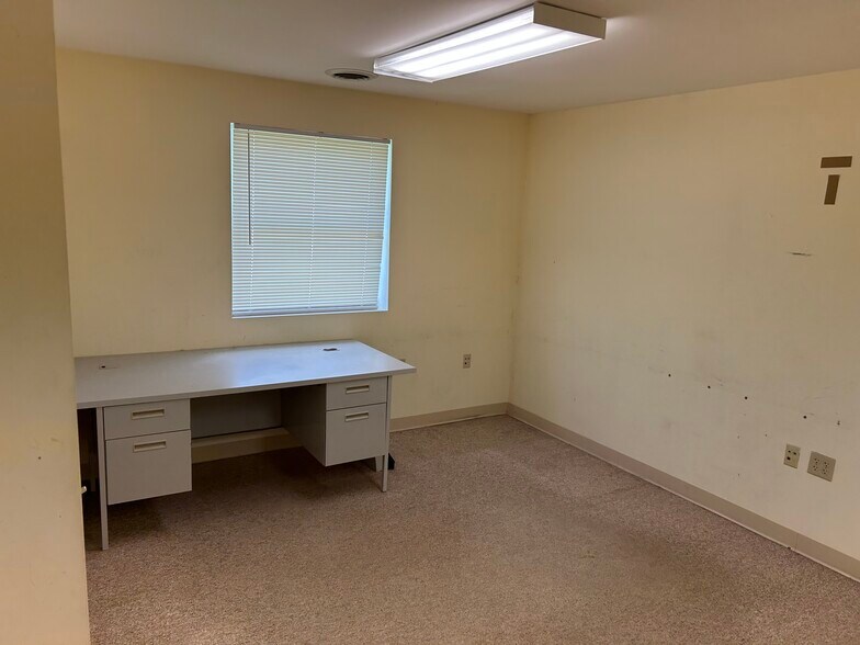 More Photos Of 877 Whitney Dr, Lapeer Warehouse For Lease