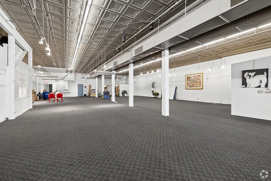 More Photos Of 22 N 5th St, Minneapolis General Retail For Sale