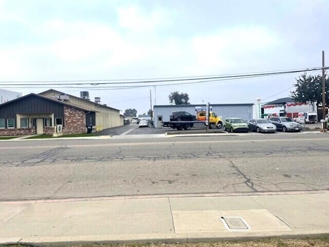 More Photos Of 1910 Mineral King ave, Visalia Showroom For Sale