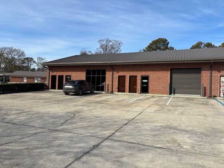 More Photos Of 125 Hayesbury Dr, Pelham Light Manufacturing For Lease