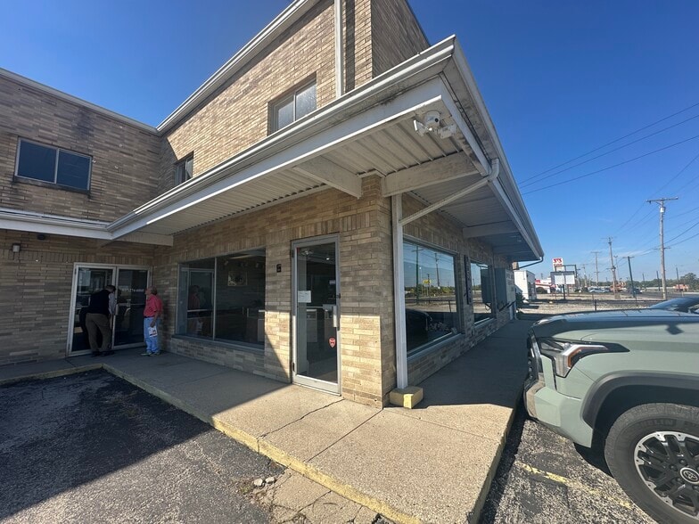 More Photos Of 4505 N Main St, Dayton Storefront Retail Office For Lease