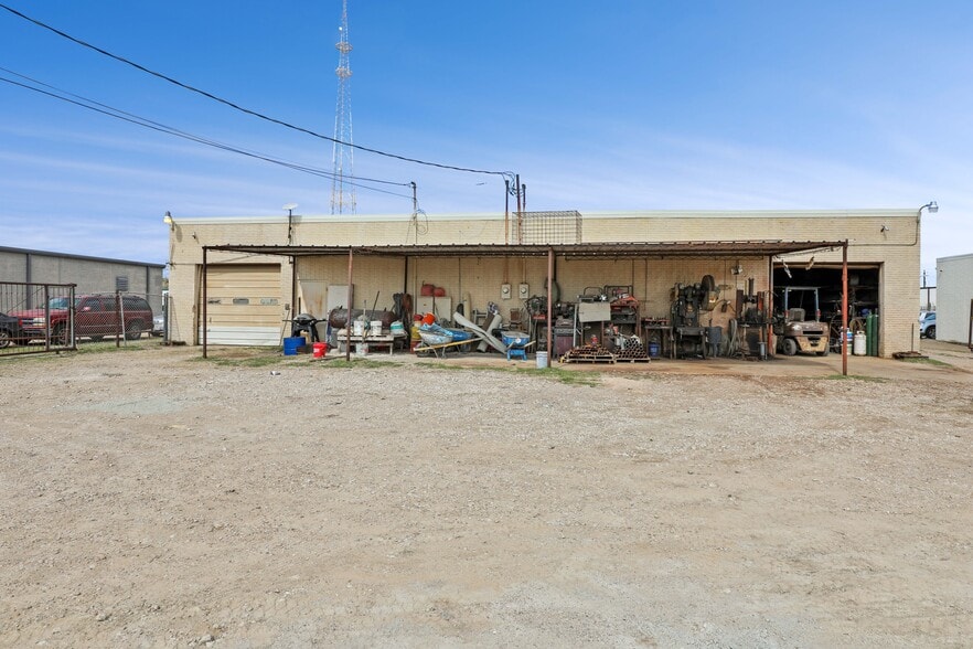 More Photos Of 3616-3618 Dividend Dr, Garland Manufacturing For Sale