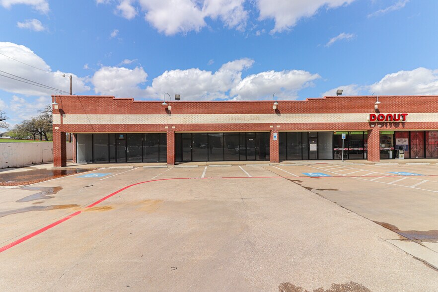 More Photos Of 2301 Central Dr, Bedford Unknown For Lease