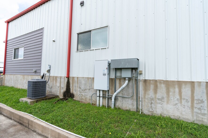 More Photos Of 113 Bufkin Ln, Lockhart Refrigeration Cold Storage For Lease