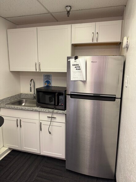 More Photos Of 4015 N 75th Ave, Phoenix Unknown For Lease