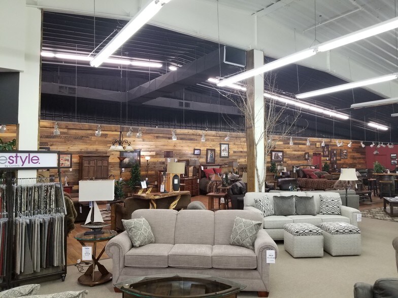 More Photos Of 310 34th Ave W, Alexandria Freestanding For Sale