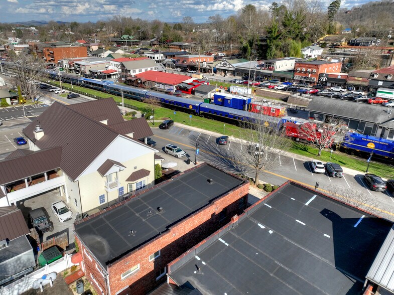 More Photos Of 240 W Main St, Blue Ridge Office For Sale