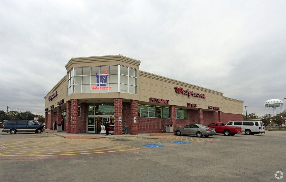 More Photos Of 4016 Highway 3, Dickinson Drugstore For Sale