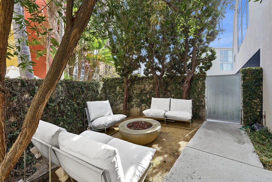 More Photos Of 2100 Abbot Kinney Blvd, Venice Loft Creative Space For Lease