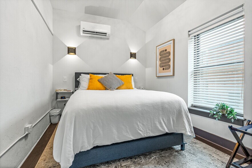 More Photos Of 207 Bank St, New Albany Apartments For Sale