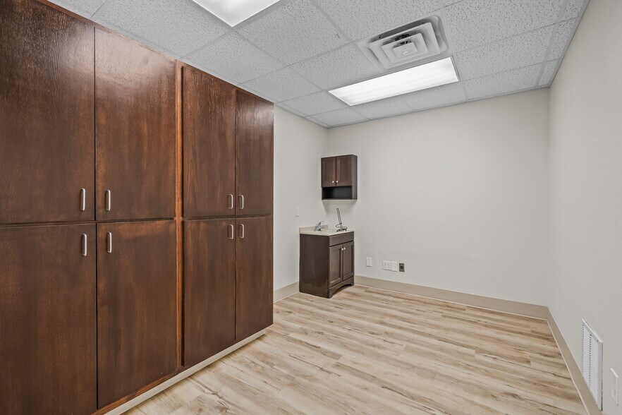 More Photos Of 1120 W Loop 289, Lubbock Medical For Lease