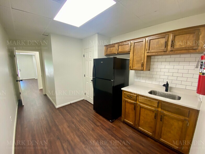 More Photos Of 2050 Oak Mountain Dr, Pelham Office For Sale