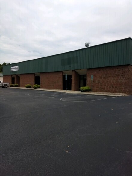 More Photos Of 4909 Expressway Dr, Wilson Light Distribution For Lease