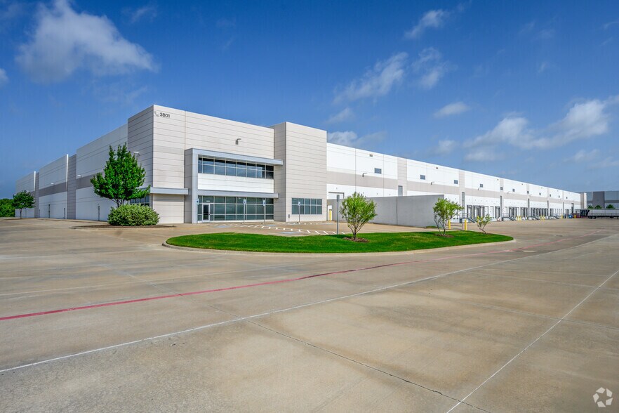 More Photos Of 3711 S 20th Ave, Dfw Airport Unknown For Lease