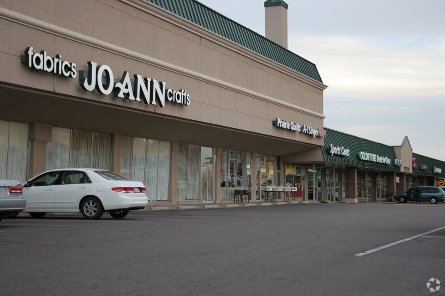 More Photos Of 910-980 S Oliver St, Wichita Storefront For Lease