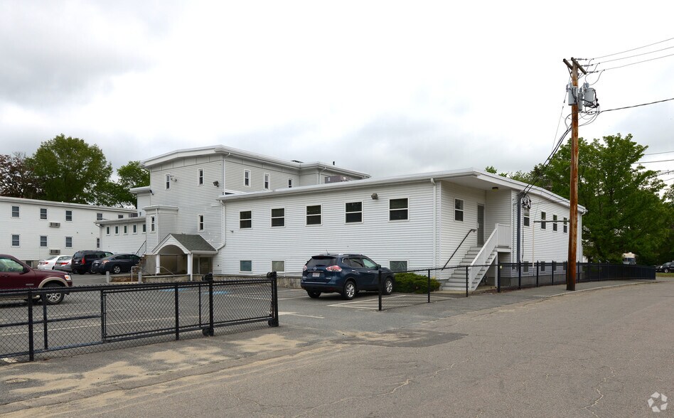 More Photos Of 1351 Main St, Brockton Medical For Lease