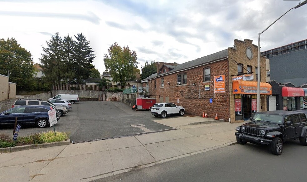 Primary Photo Of 508 Broad Ave, Ridgefield Storefront Retail Residential For Lease