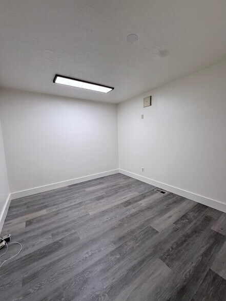 More Photos Of 3501-3511 SE Milwaukie Ave, Portland Office For Sale