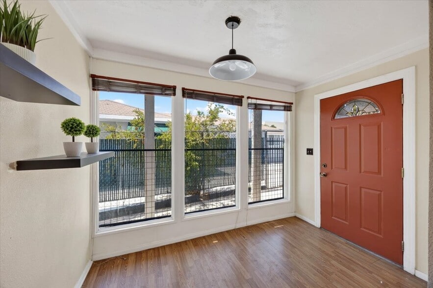 More Photos Of 319 S 10th St, Las Vegas Apartments For Sale
