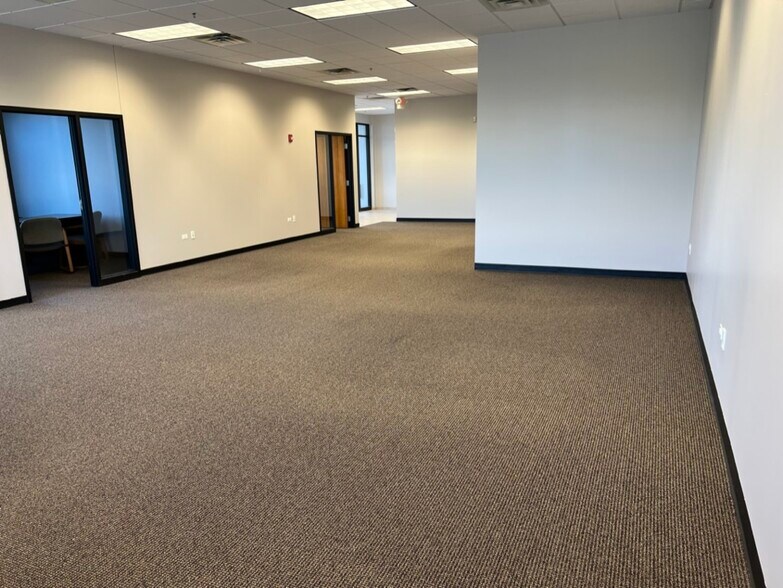 More Photos Of 1752 Capital St, Elgin Loft Creative Space For Sale