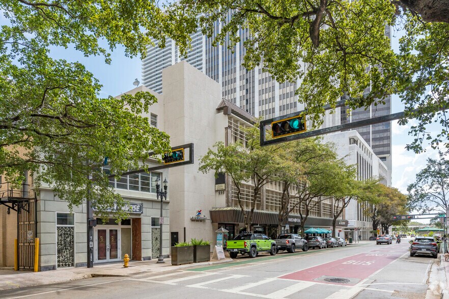 More Photos Of 235 SE 1st St, Miami Office For Lease