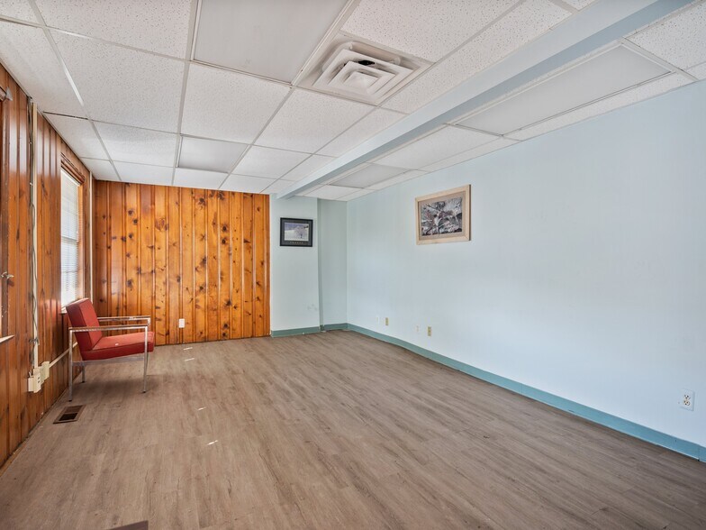 More Photos Of 2670 Chalmers St, Detroit Office For Sale