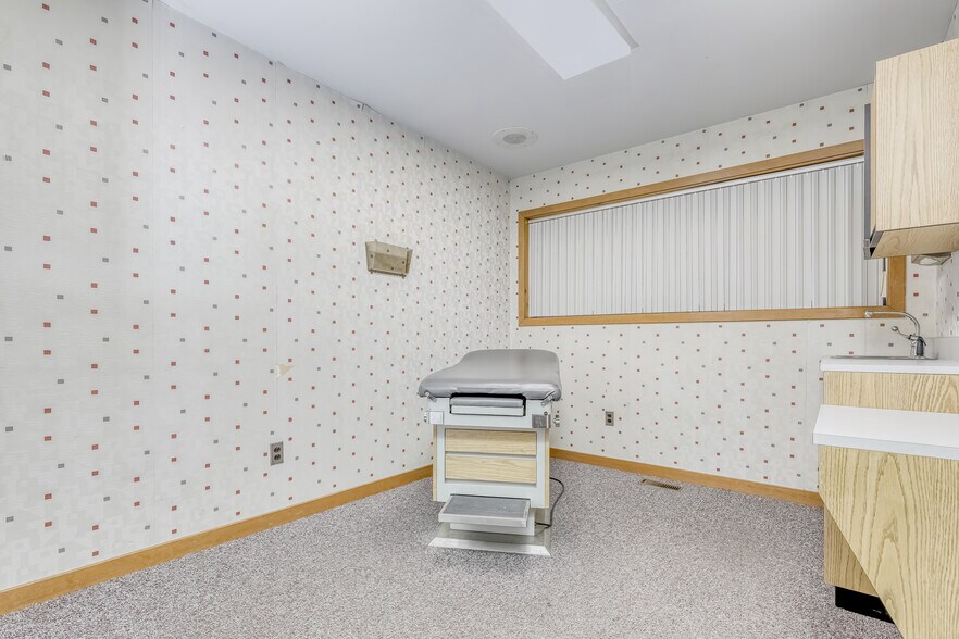 More Photos Of 8 Medical Park Dr, Pomona Medical For Sale