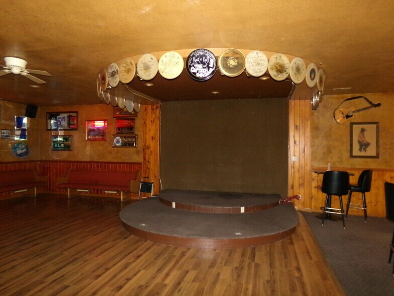 More Photos Of 30 E Pine St, Pinedale Bar For Sale